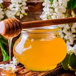 عسل اقاقیا چیست و چه خواصی دارد؟